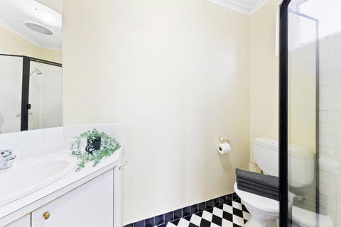 A Comfy & Cozy Apt In Clifton Hill FREE Parking - eAccommodation 4