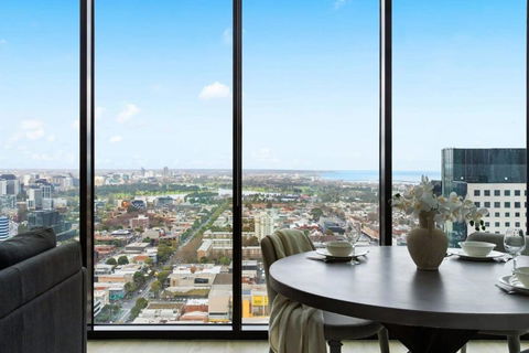 A Cozy 2BR Apt With Panoramic Views FREE Parking - eAccommodation 0