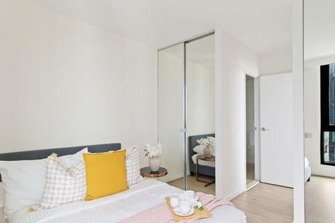 A Cozy 2BR Apt With Panoramic Views FREE Parking - eAccommodation 3