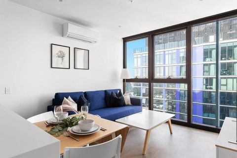 A Cozy & Comfy 2BR Apt Up In The Clouds Near CBD - eAccommodation 3