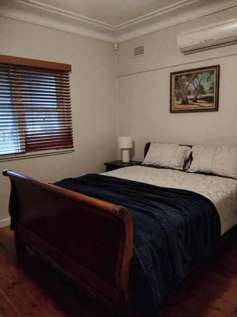 A Rosy House In Roselands - eAccommodation 1