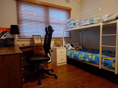 A Rosy House In Roselands - eAccommodation 2