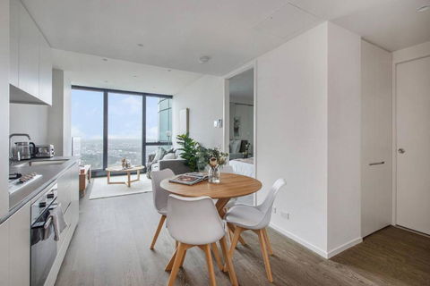 A Sky-high Metropolis Retreat Near The CBD - eAccommodation 1