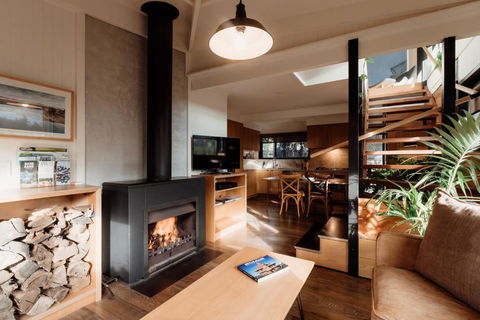 A Stylish And Unique Retreat At Surf Beach - eAccommodation 2