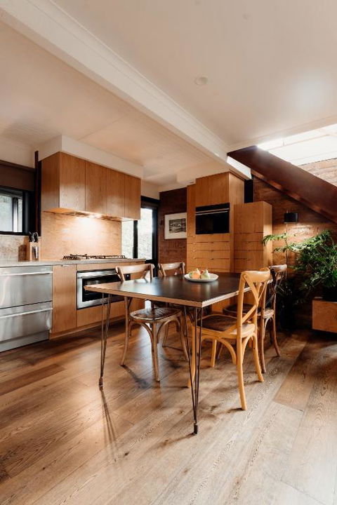 A Stylish And Unique Retreat At Surf Beach - eAccommodation 4