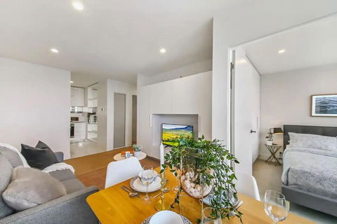 A Stylish & Modern 2BR Apartment Fantastic Views - eAccommodation 4