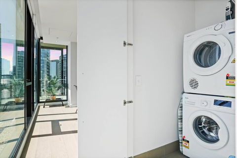 Absolute Bay View Waterfront Getaway Apt 2B2B1C - eAccommodation 1