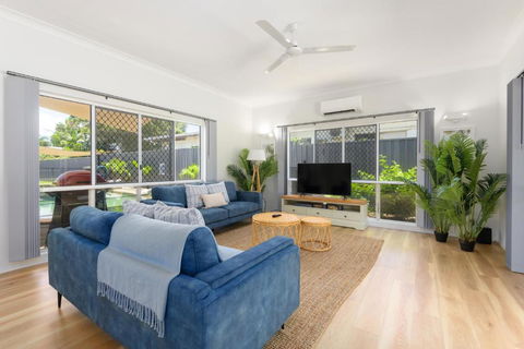 Absolute Beachfront Family Home - Cooya - eAccommodation 3
