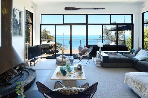 Absolute Beachfront - eAccommodation 1