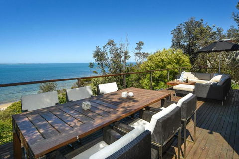 Absolute Beachfront - eAccommodation 4