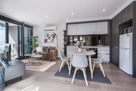 Absolute Luxury 1br Apt Mq Poolgym - eAccommodation 0