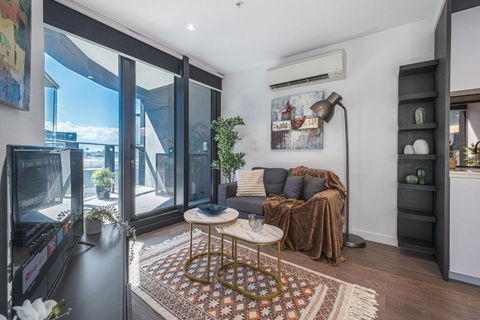 Absolute Luxury 1br Apt Mq Poolgym - eAccommodation 1