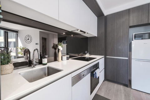 Absolute Luxury 1br Apt Mq Poolgym - eAccommodation 4