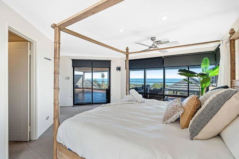 Absolute Oceanfront Retreat - eAccommodation 4