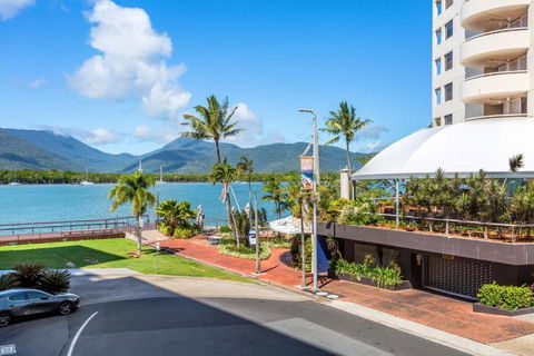 Absolute Waterfront - Enjoy Exceptional Lifestyle - eAccommodation 3