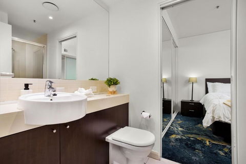 Absolute Waterfront - Enjoy Exceptional Lifestyle - eAccommodation 1