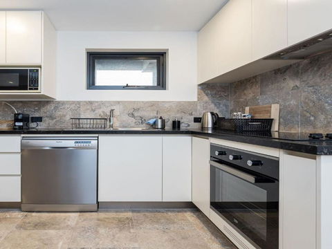 Across The Road From The Beach Inlet Side - eAccommodation 3