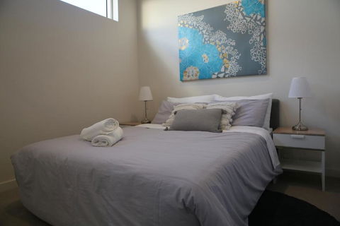 Adelaide CBD Bluebird Apartment - eAccommodation 3