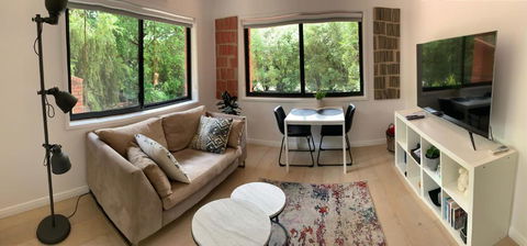 Adorable 1 Bedroom Private Apartment - eAccommodation 0