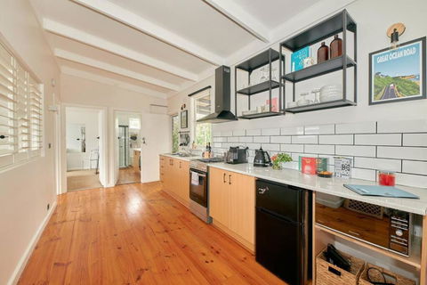 Adorable Beach Shack In The Heart Of Aireys Inlet - eAccommodation 1