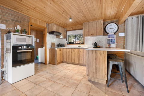 Affordable GEM In The Heart Of Inverloch - eAccommodation 2