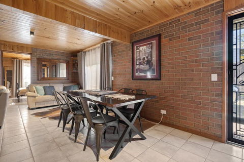 Affordable GEM In The Heart Of Inverloch - eAccommodation 3