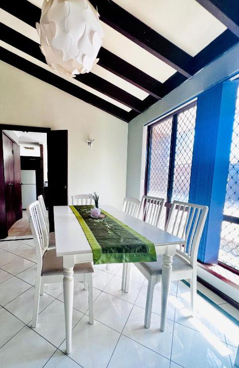 Affordable Beautiful Queen Bedroom Near City Swan River Fremantle University - eAccommodation 3