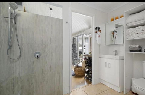 Affordable Luxury Room - eAccommodation 3