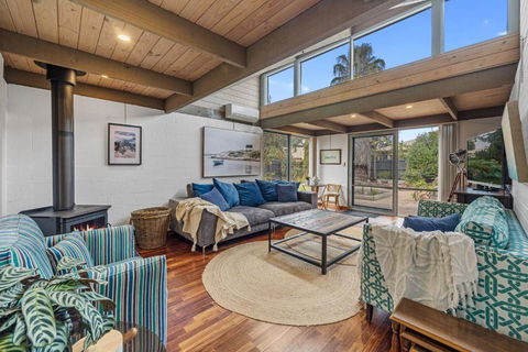 A Sand And Sea Retreat - 150m From Beach, Pet Friendly - eAccommodation 0