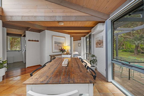 A Sand And Sea Retreat - 150m From Beach, Pet Friendly - eAccommodation 3