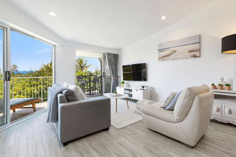 Andari Apartment 2, Sunshine Beach, Beachfront Street And Just Steps To Surf-club - eAccommodation 1