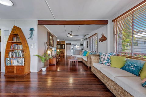 Airlie Getaway - Airlie Beach - eAccommodation 4