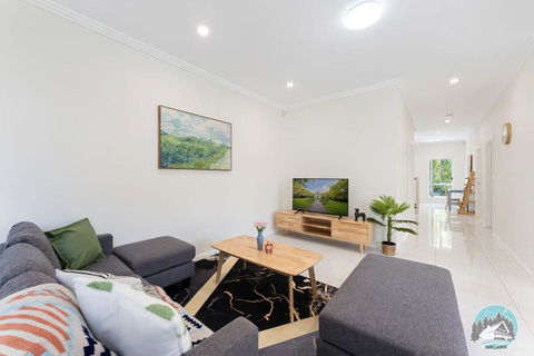Aircabin - Panania - Sydney - Cozy - 5 Beds House - eAccommodation 4