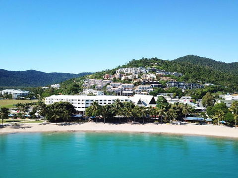 Airlie Beach Hotel - eAccommodation 0