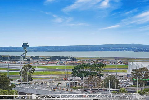 Airport And Waterview Retreat - eAccommodation 0