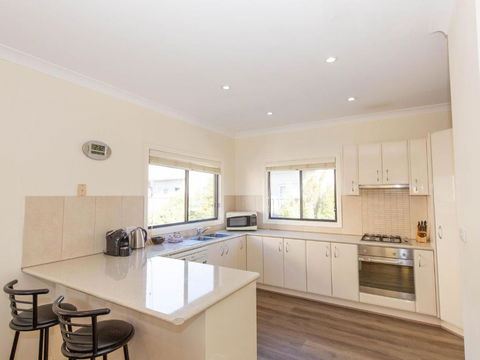 Alaska 2 8 Poley Cow Lane - eAccommodation 2