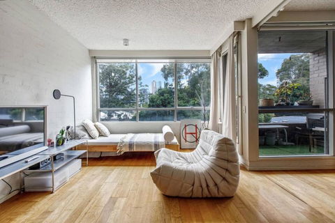 Albert Park Hideaway - A Peaceful Leafy Locale - eAccommodation 0