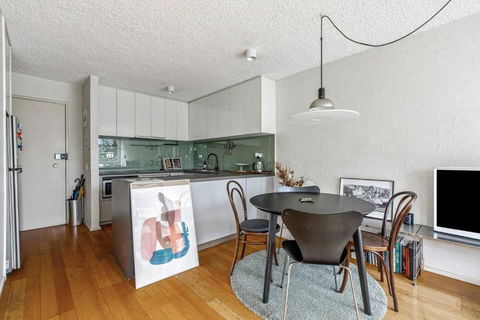 Albert Park Hideaway - A Peaceful Leafy Locale - eAccommodation 1