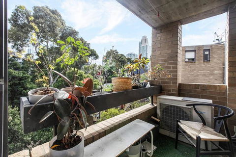 Albert Park Hideaway - A Peaceful Leafy Locale - eAccommodation 4