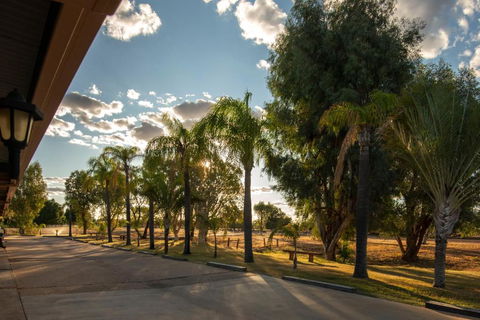 Albert Park Motor Inn-KING BEDS-POOL-SHADED PARKING - eAccommodation 2