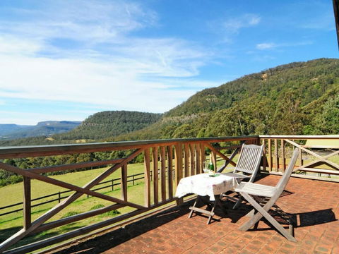 Alcheringa Cottage Amazing Location With Views - eAccommodation 0