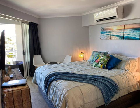 Alex Heads Beachfront Resort King Bed Studio Room - eAccommodation 1