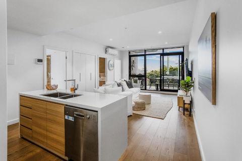 Alkira Luxe - 100m To Shops - Sleeps 4 - eAccommodation 0