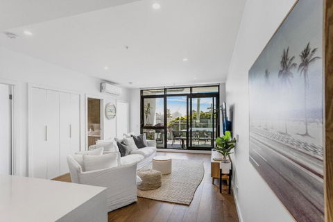 Alkira Luxe - 100m To Shops - Sleeps 4 - eAccommodation 1