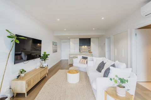 Alkira Luxe - 100m To Shops - Sleeps 4 - eAccommodation 3