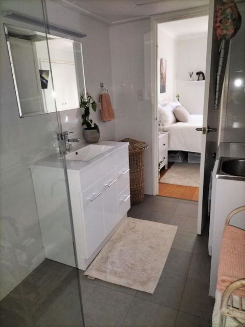 All The Comforts By The Lake - eAccommodation 3