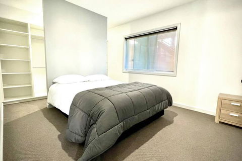 Allawah - 5 Bedroom Luxury Home With A Pool - eAccommodation 2