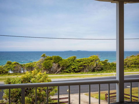Allawah Beach House - 29 Dalmeny Drive, Kianga - eAccommodation 3