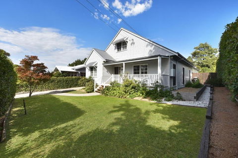 Alleura House - eAccommodation 0