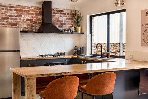 Alley Cats - eAccommodation 2